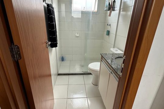 Banheiro de casa de condomínio para alugar com 2 quartos, 60m² em Chácara do Solar III, Santana de Parnaíba