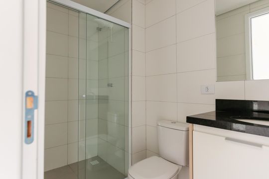 Banheiro de apartamento para alugar com 1 quarto, 29m² em Quitaúna, Osasco