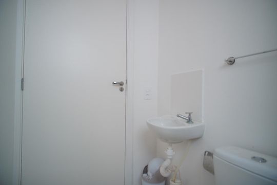 Banheiro Corredor de apartamento para alugar com 2 quartos, 41m² em Rubem Berta, Porto Alegre