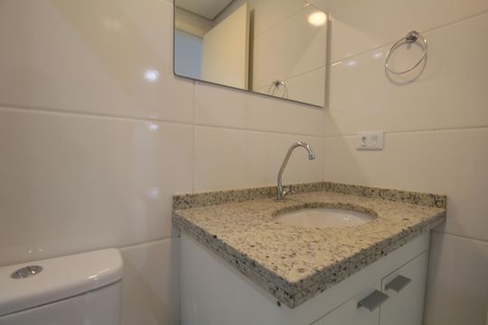 Banheiro de apartamento à venda com 2 quartos, 40m² em Portal do Morumbi, São Paulo
