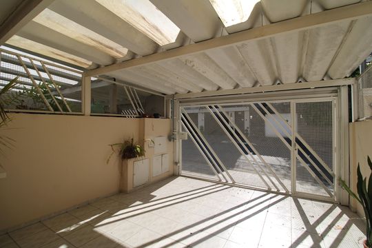 Garagem de casa para alugar com 3 quartos, 250m² em Jardim São Paulo, São Paulo