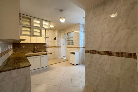 Cozinha de apartamento à venda com 4 quartos, 205m² em Leblon, Rio de Janeiro