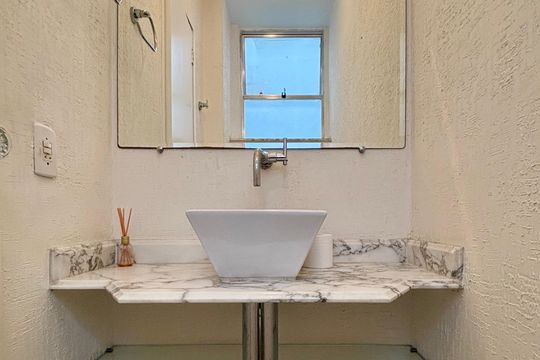 Lavabo de apartamento à venda com 4 quartos, 205m² em Leblon, Rio de Janeiro