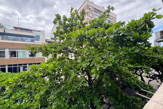 Sala - vista de apartamento à venda com 4 quartos, 205m² em Leblon, Rio de Janeiro