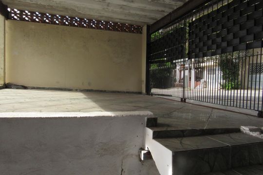Garagem de casa à venda com 3 quartos, 228m² em Quitaúna, Osasco