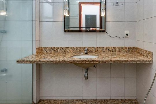 Banheiro da Suíte de apartamento para alugar com 4 quartos, 165m² em Buritis, Belo Horizonte