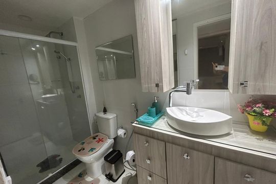 Banheiro de apartamento para alugar com 1 quarto, 60m² em Recreio dos Bandeirantes, Rio de Janeiro