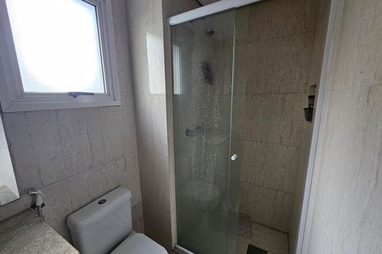 Banheiro de apartamento à venda com 3 quartos, 193m² em Jardim do Salso, Porto Alegre