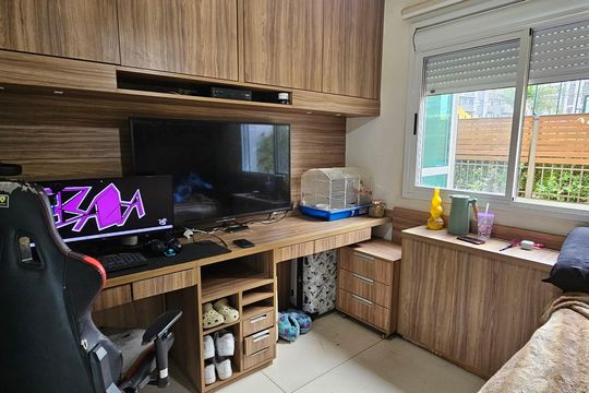 Quarto de apartamento à venda com 3 quartos, 193m² em Jardim do Salso, Porto Alegre