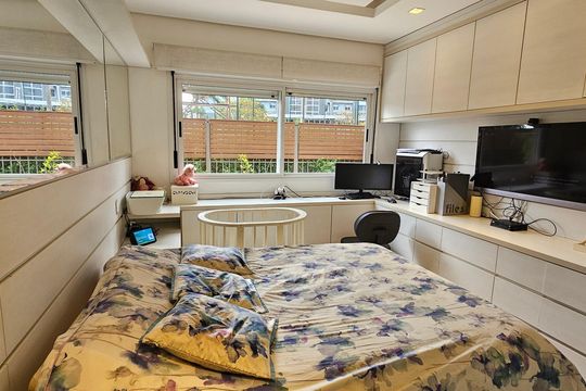 Quarto de apartamento à venda com 3 quartos, 193m² em Jardim do Salso, Porto Alegre