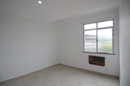 Quarto de casa à venda com 1 quarto, 64m² em Taquara, Rio de Janeiro