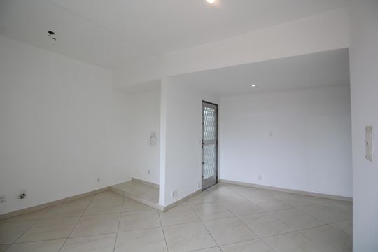 Sala de casa à venda com 1 quarto, 64m² em Taquara, Rio de Janeiro