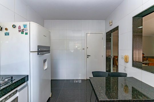 Cozinha de apartamento para alugar com 3 quartos, 90m² em Lourdes, Belo Horizonte
