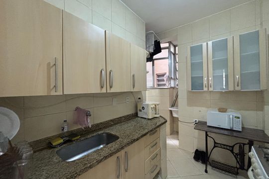 Cozinha de apartamento para alugar com 2 quartos, 85m² em Copacabana, Rio de Janeiro