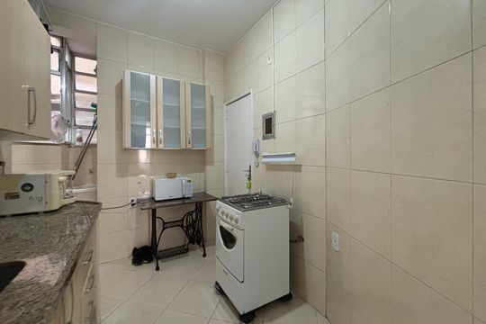 Cozinha de apartamento para alugar com 2 quartos, 85m² em Copacabana, Rio de Janeiro