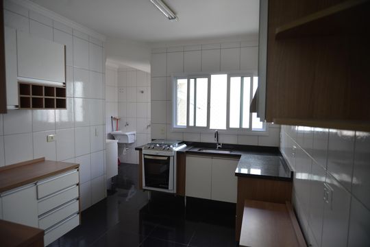 Cozinha de apartamento à venda com 2 quartos, 76m² em Vila Valparaíso, Santo André