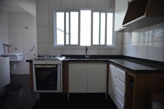 Cozinha de apartamento à venda com 2 quartos, 76m² em Vila Valparaíso, Santo André