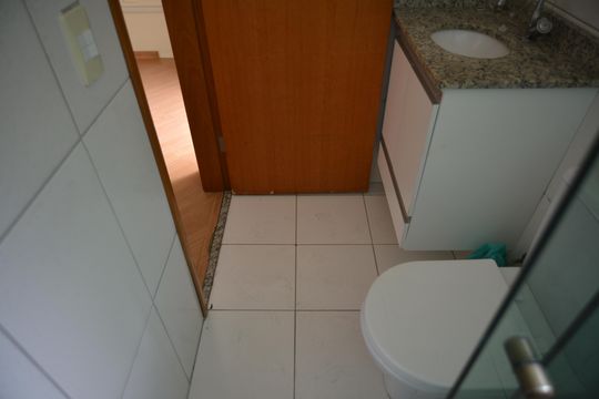 Banheiro da Suíte de apartamento à venda com 2 quartos, 76m² em Vila Valparaíso, Santo André