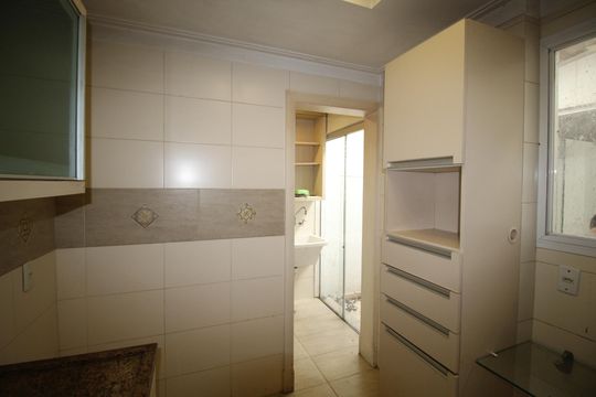 Cozinha de apartamento à venda com 1 quarto, 47m² em Santa Cecília, Porto Alegre