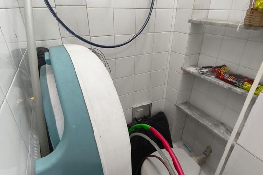 Banheiro de serviço de apartamento à venda com 3 quartos, 60m² em Grajaú, Rio de Janeiro