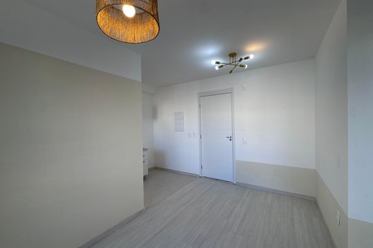 Sala de apartamento para alugar com 2 quartos, 48m² em Recreio dos Bandeirantes, Rio de Janeiro
