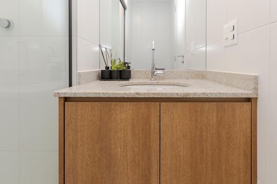 Banheiro de kitnet/studio à venda com 1 quarto, 21m² em Campo Belo, São Paulo