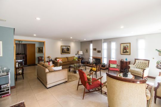 Sala  de casa de condomínio à venda com 5 quartos, 560m² em Condomínio Melville (tamboré), Santana de Parnaíba