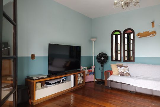 Sala de casa de condomínio para alugar com 5 quartos, 367m² em Taquara, Rio de Janeiro