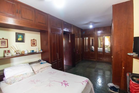 Suíte  de casa à venda com 4 quartos, 360m² em Fonseca, Niterói