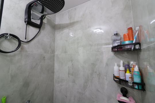 Banheiro de apartamento à venda com 2 quartos, 39m² em Ayrosa, Osasco