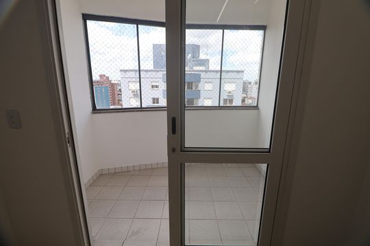 Sacada de apartamento à venda com 2 quartos, 65m² em Centro, Canoas