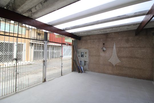 Garagem de casa para alugar com 2 quartos, 200m² em Conjunto Residencial Novo Pacaembu, São Paulo