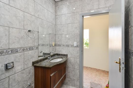 Banheiro de casa para alugar com 2 quartos, 110m² em União, Belo Horizonte