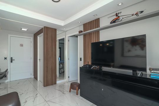 Sala de apartamento à venda com 1 quarto, 42m² em Jardim do Salso, Porto Alegre