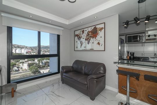Sala de apartamento à venda com 1 quarto, 42m² em Jardim do Salso, Porto Alegre