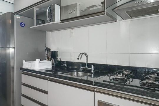 Cozinha de apartamento à venda com 1 quarto, 42m² em Jardim do Salso, Porto Alegre