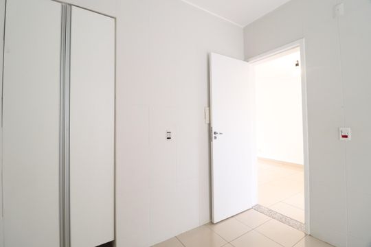 Cozinha de casa de condomínio para alugar com 3 quartos, 100m² em Morada da Colina, Uberlândia