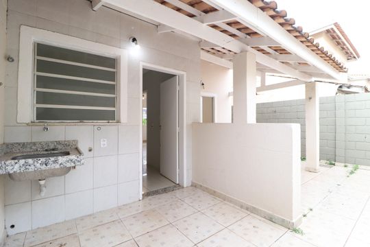 Área de Serviço de casa de condomínio para alugar com 3 quartos, 100m² em Morada da Colina, Uberlândia