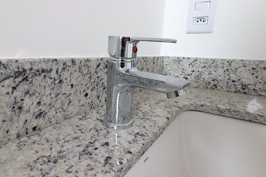 Banheiro da Suíte 2 de apartamento à venda com 2 quartos, 80m² em Santa Cecília, Porto Alegre