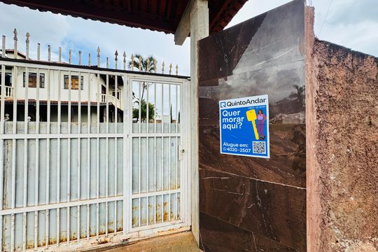 Fachada de casa para alugar com 6 quartos, 2400m² em Setor Habitacional Arniqueira, Brasília