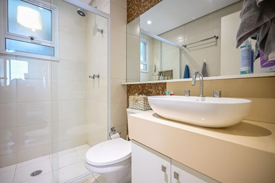 Banheiro de apartamento à venda com 2 quartos, 80m² em Real Parque, São Paulo