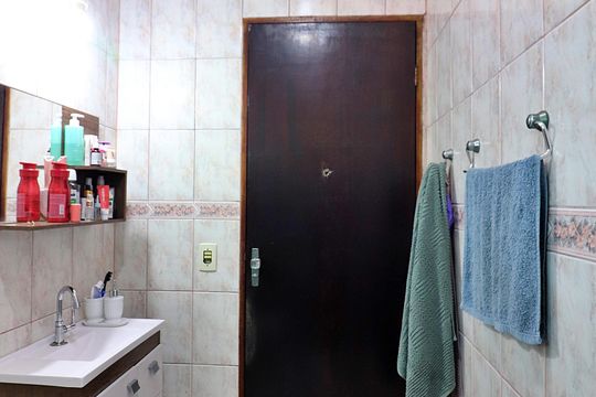 Banheiro Social de casa à venda com 3 quartos, 260m² em Sítio dos Vianas, São Bernardo do Campo