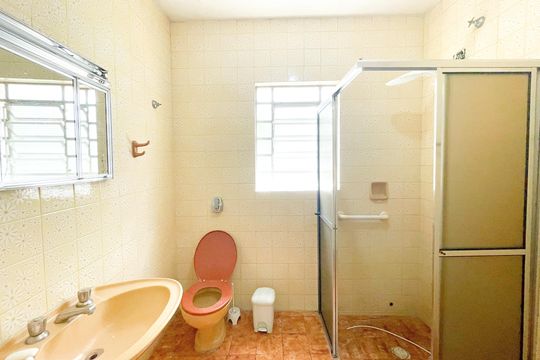 Banheiro de casa à venda com 2 quartos, 110m² em Campininha, São Paulo