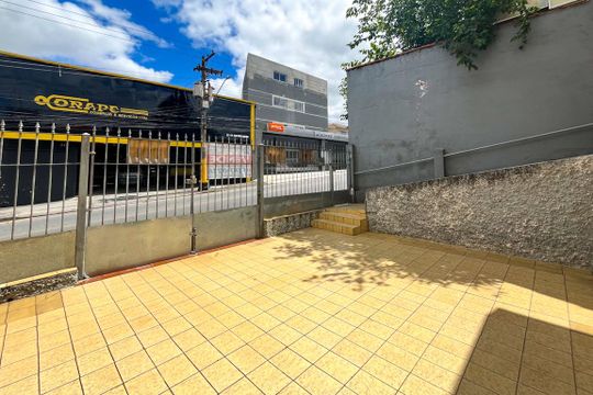 Garagem de casa à venda com 2 quartos, 110m² em Campininha, São Paulo