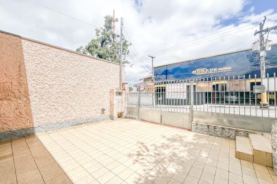 Garagem de casa à venda com 2 quartos, 110m² em Campininha, São Paulo
