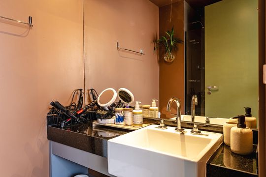 Banheiro de kitnet/studio à venda com 1 quarto, 18m² em Vila Mariana, São Paulo