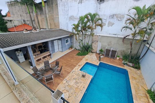 Quintal  de casa à venda com 4 quartos, 400m² em City Bussocaba, Osasco