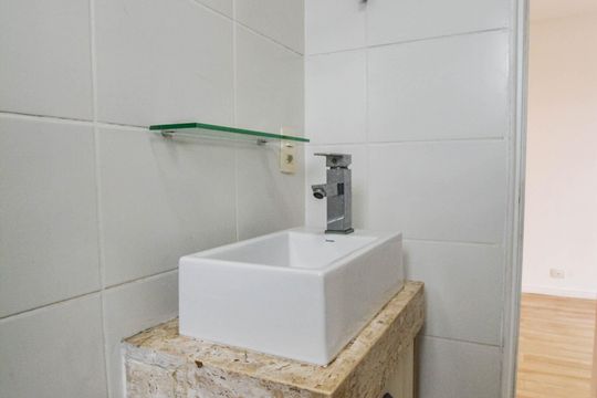 Banheiro de apartamento para alugar com 2 quartos, 50m² em Vila Homero Thon, Santo André