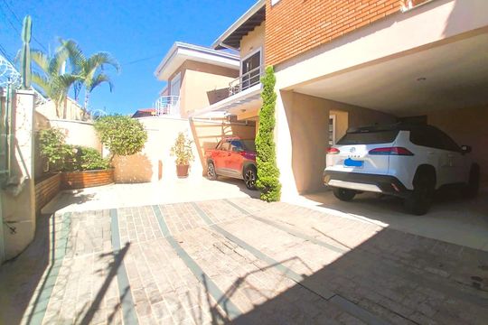 Garagem de casa à venda com 5 quartos, 380m² em City Bussocaba, Osasco