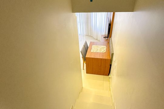 Escada de casa de condomínio para alugar com 3 quartos, 112m² em Canasvieiras, Florianópolis